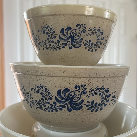 Vintage Pyrex Homestead Mixing Bowls 3 Pieces 401, 402, 403 - 750ml, 1.5L, 2.5L - Picture 5 of 14